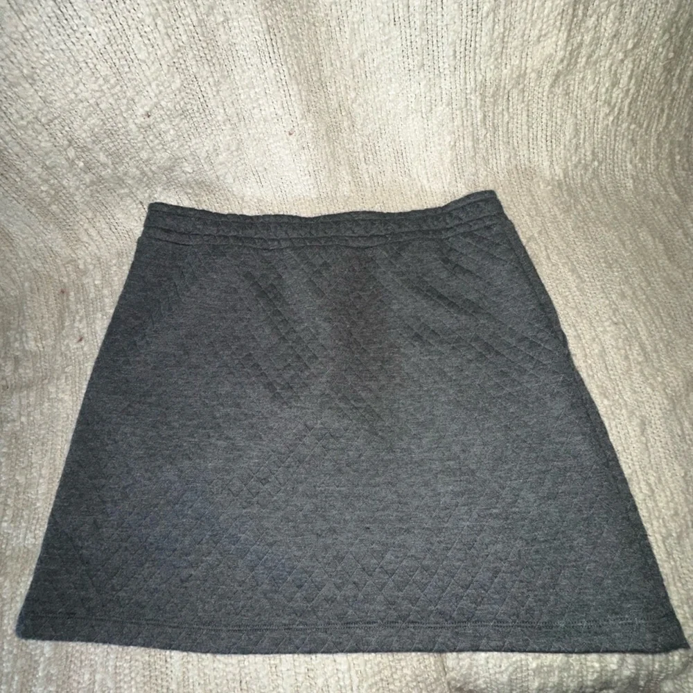UEC Loft Gray Quilted Women's Skirt Size Small